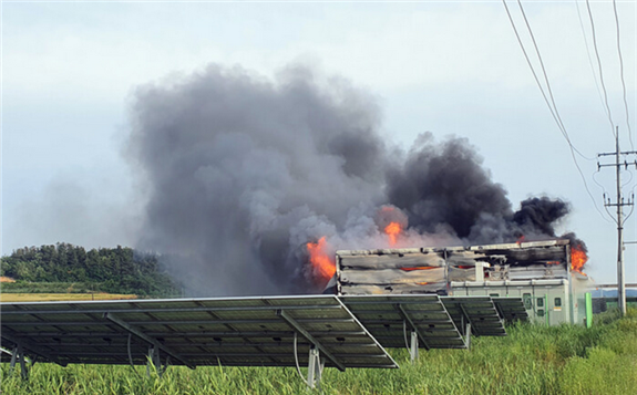 光伏電站智能防火監(jiān)控攝像頭，超遠距離高清透霧攝像機